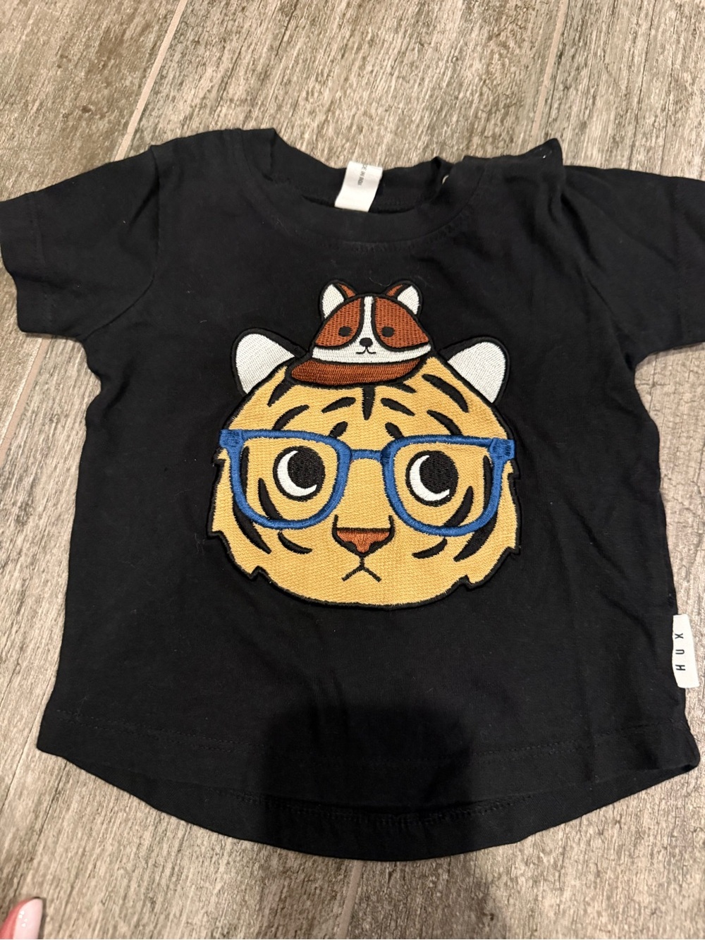 Huxbaby Black Kids Tiger Patch Tee with Blue Glasses - 6-12 months